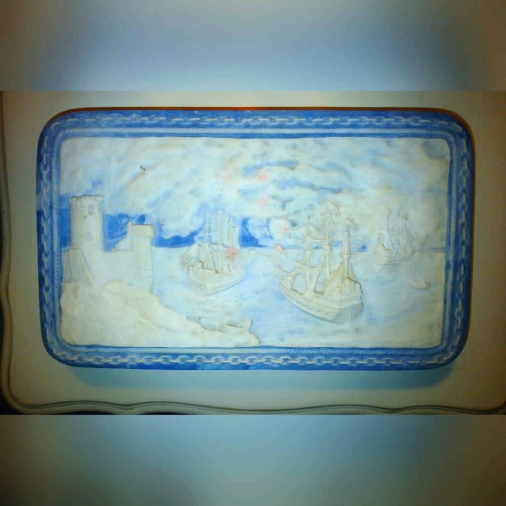 VINTAGE BEAUTIFUL GENUINE INCOLAY STONE LARGE SAILING SHIPS JEWELRY BOX.